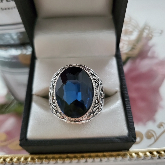 Gorgeous crystal blue sapphire gemstone ring - Picture 3 of 5